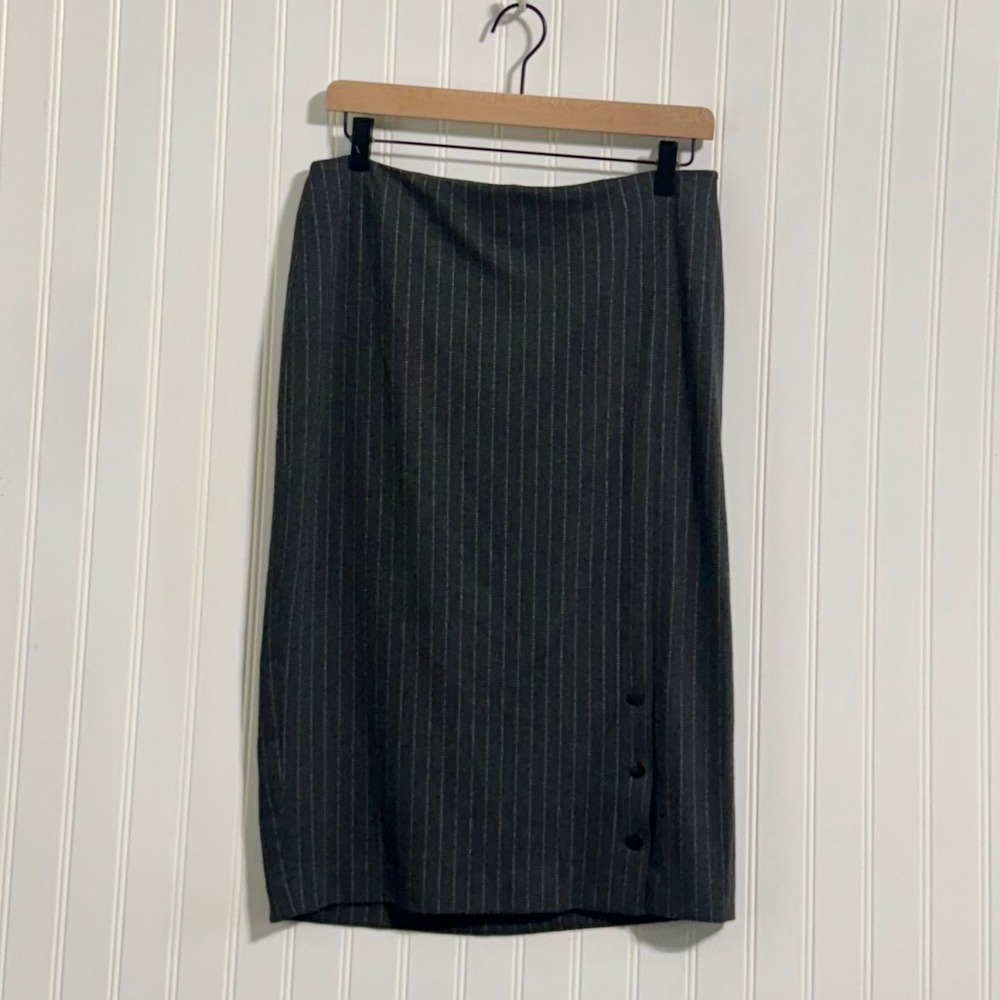 Tommy Hilfiger Gray Pinstripe Pencil Skirt Sz 8 Button Detail Professional Midi
